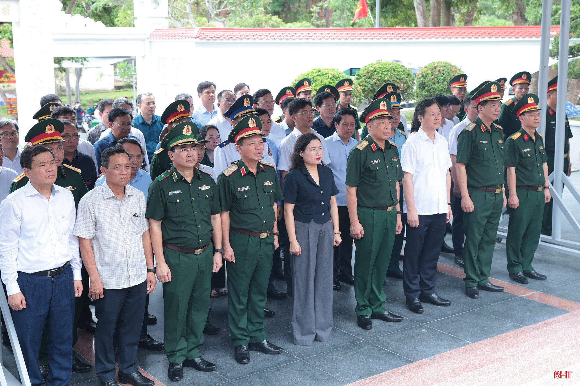 Giám đốc Học viện Quốc phòng dâng hương tại Khu di tích Ngã ba Đồng Lộc