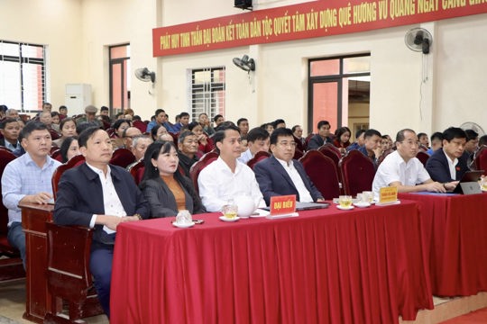 Cử tri Vũ Quang tiếp xúc các ứng cử viên đại biểu HĐND tỉnh khóa XIX