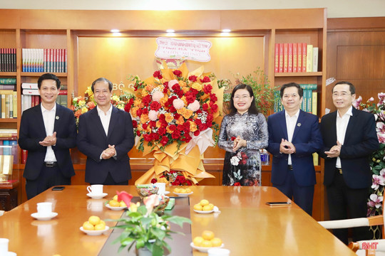 Lãnh đạo Ok king hiện đang mở chúc mừng các tổ chức, cơ sở giáo dục tại Hà Nội