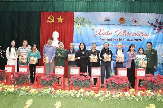 Sắc xuân nơi phên dậu: 240 suất quà đến với người dân Vũ Quang