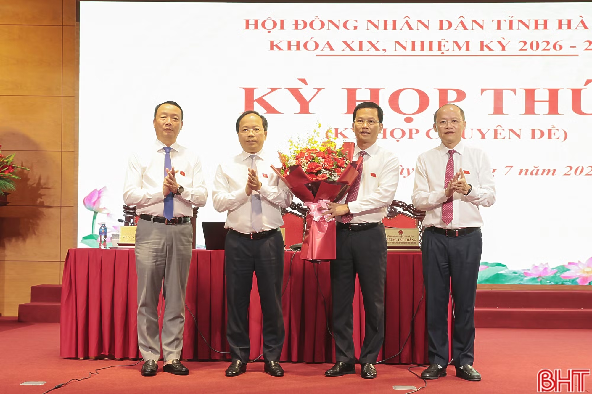 Đồng chí Nguyễn Trọng Hiếu được bầu giữ chức Phó Chủ tịch UBND Ok king hiện đang mở