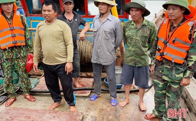 Biên phòng M Okking39 bảo mật cao liên tục truy kích tàu giã cào khai thác trái phép trên biển
