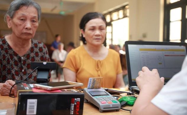 Triển khai chi trả không dùng tiền mặt đến các đối tượng hưởng chính sách an sinh xã hội 