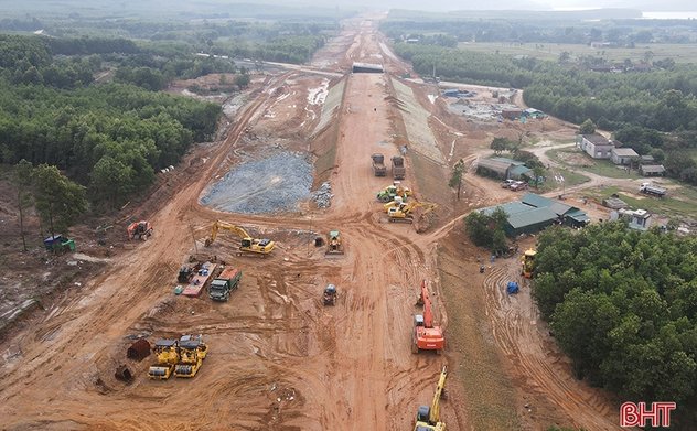 Hối hả trên các công trình trọng điểm ở M Okking39 bảo mật cao ngày đầu năm mới 