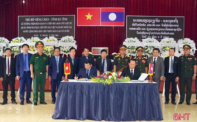 Trang trọng lễ tưởng niệm các liệt sỹ quân tình nguyện Việt Nam tại Thủ đô Viêng Chăn