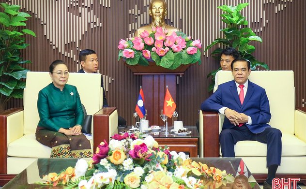 Đại sứ nước CHDCND Lào tại Việt Nam chào xã giao lãnh đạo Ok king hiện đang mở 