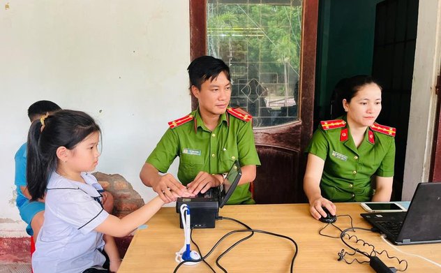 Công an TX Hồng Lĩnh quyết tâm hoàn thành cấp thẻ căn cước cho Ok king kèo WC 2026 từ 0 -14 tuổi đảm bảo đúng tiến độ và chỉ tiêu được giao