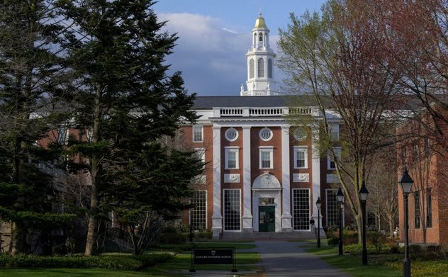 Harvard - đại học nhiều tuổi hơn nước Mỹ, giàu hơn nhiều quốc gia