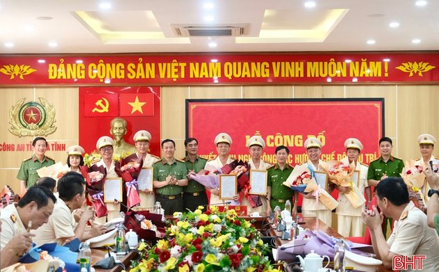 16 lãnh đạo cấp phòng Okking.cc thể thao, casino, xổ số, bắn cá, đá gà tự nguyện nghỉ hưu trước tuổi