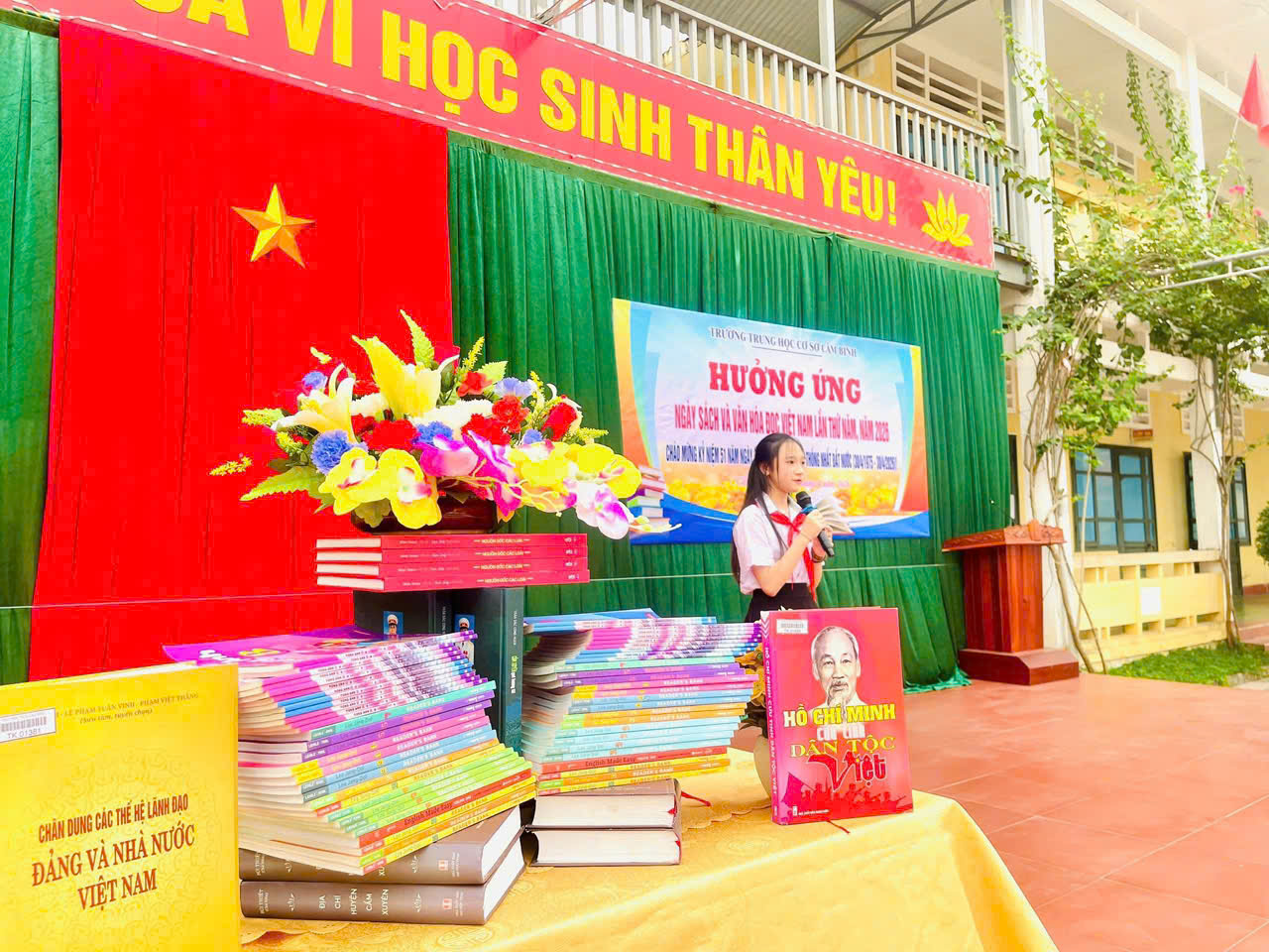 Ngày hội sách và văn hóa đọc - nơi văn hóa đọc lan tỏa trên đất học Cẩm Bình 