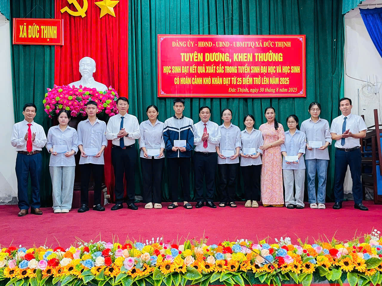 Đức Thịnh trao thưởng M.Okking1.com tỷ lệ trả thưởng cao đạt thành tích cao trong kỳ thi đại học 