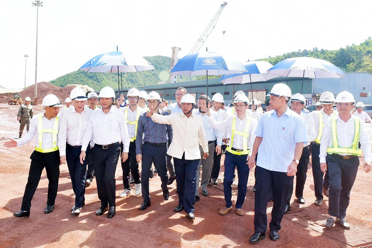 Thường trực Ban Bí thư, Phó Chủ tịch nước CHDCND Lào khảo sát tại Công ty CP Cảng quốc tế Lào - Việt
