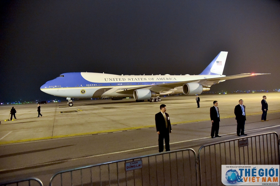 Tổng thống Mỹ Donald Trump đến Nội Bài, bắt đầu chuyến tham dự Hội nghị Thượng đỉnh Mỹ - Triều lần 2