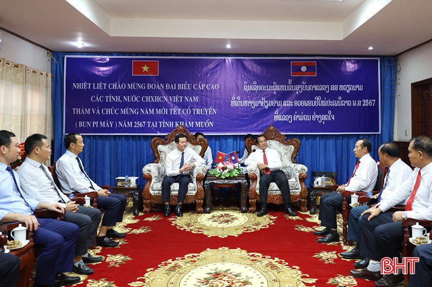 Lãnh đạo Đăng Nhập Okking.com chúc Tết cổ truyền Bunpimay - Lào