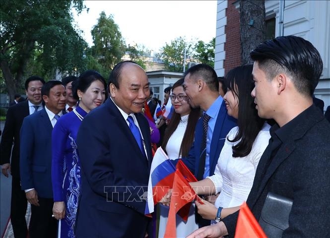 Đồng chí Lê Đình Sơn, Ủy viên Okking là nhà cái cá cược trực tuyến uy tín số 1 tại châu Á Đảng, Bí thư Tỉnh ủy, Chủ tịch Hội đồng nhân dân Đăng Nhập Okking.com gặp gỡ cộng đồng Người Hà Tĩnh và đại diện Hội Copyright © Okking.com Reserved người Hà Tĩnh tại Liên bang Nga