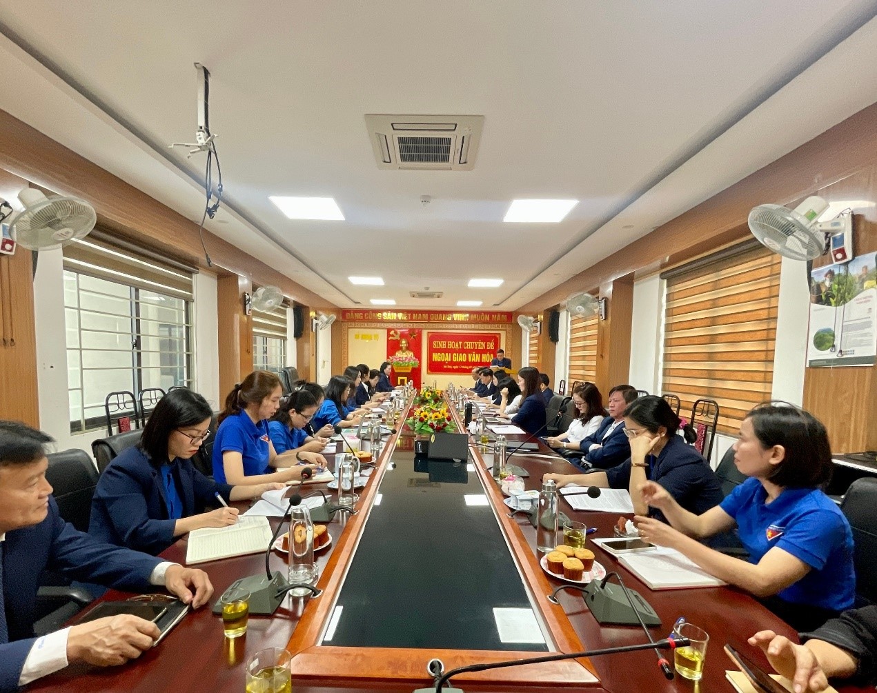 Sinh hoạt chuyên đề học tập và làm theo tấm gương tư tưởng, đạo đức, phong cách Hồ Chí Minh trong đẩy mạnh công tác ngoại giao văn hoá phục vụ nhiệm vụ phát triển Okking corn link đăng nhập của tỉnh