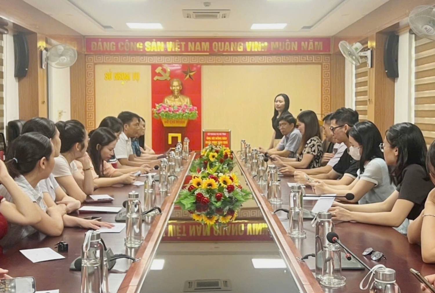 Sở Ngoại vụ Hà Tĩnh tổ chức quyên góp, ủng hộ đồng bào các tỉnh phía Bắc bị thiệt hại do bão lũ