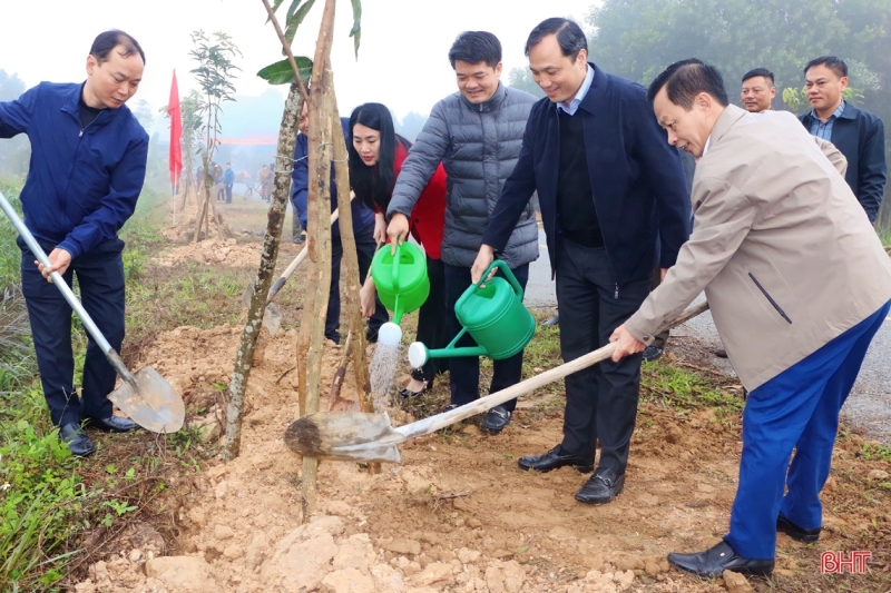 Bí thư Tỉnh ủy tham gia nhiều hoạt động ý nghĩa đầu năm mới tại huyện Vũ Quang Bí thư Tỉnh ủy tham gia nhiều hoạt động ý nghĩa đầu năm mới tại huyện Vũ Quang
