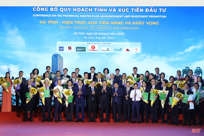 Hà Tĩnh sôi nổi kỷ niệm 75 năm ngày Bác Hồ ra Lời kêu gọi thi đua ái quốc Hà Tĩnh sôi nổi kỷ niệm 75 năm ngày Bác Hồ ra Lời kêu gọi thi đua ái quốc