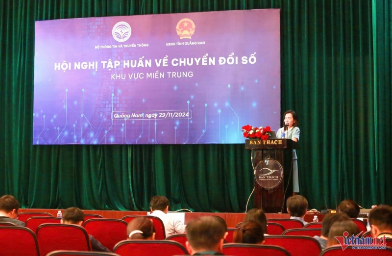 Bộ TT&TT đưa giải pháp giúp các tỉnh miền Trung thúc đẩy chuyển đổi số Bộ TT&TT đưa giải pháp giúp các tỉnh miền Trung thúc đẩy chuyển đổi số