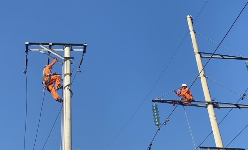 Công ty Điện lực Hà Tĩnh đầu tư gần 64 tỷ đồng củng cố lưới điện trong mùa nắng nóng 2023 Công ty Điện lực Hà Tĩnh đầu tư gần 64 tỷ đồng củng cố lưới điện trong mùa nắng nóng 2023