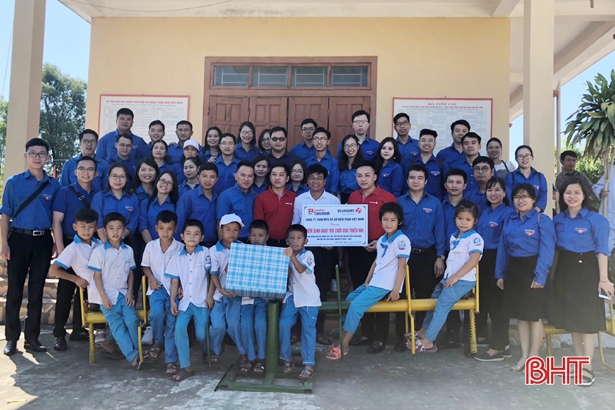 Tuổi trẻ ngành Tài chính tặng 4 khu vui chơi cho trẻ em Hà Tĩnh