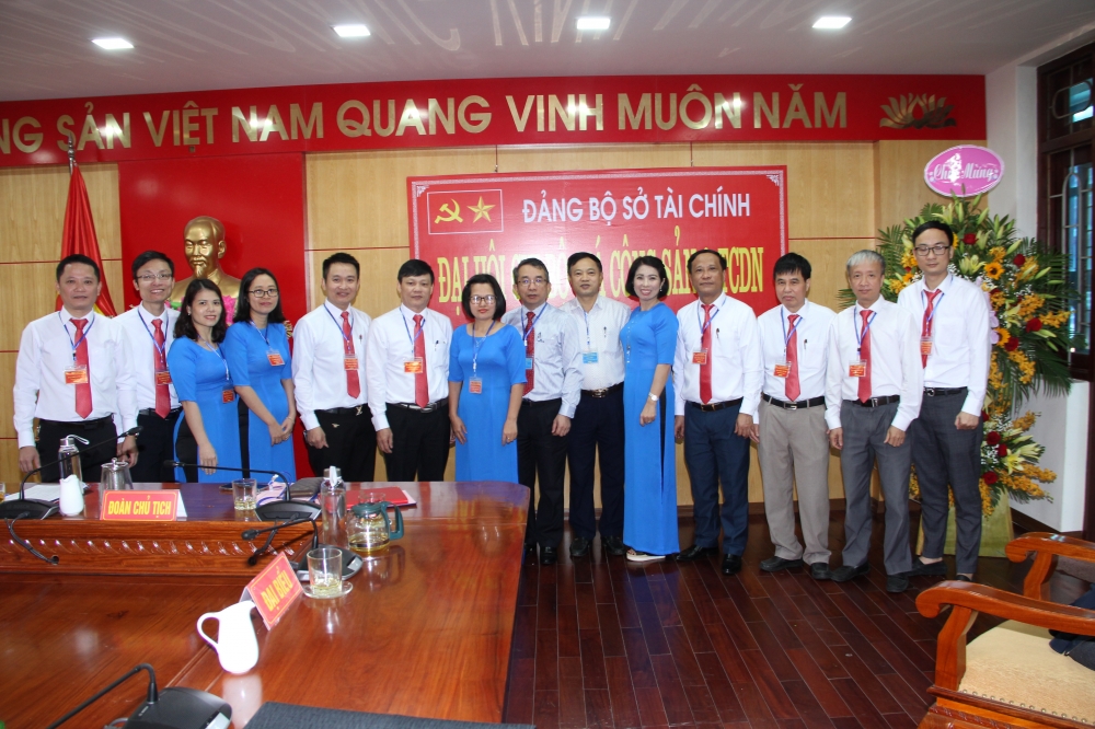 Đại hội chi bộ Giá Công sản & Tài chính Copyright © Okking.com Reserved thuộc Đảng bộ Sở Tài chính