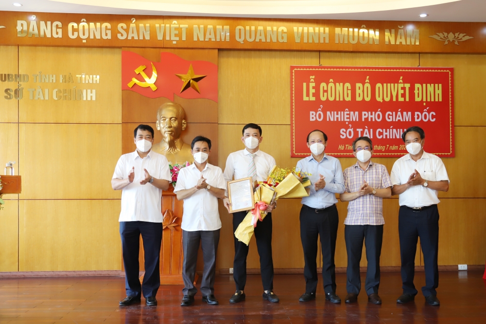 Công bố quyết định bổ nhiệm Phó Giám đốc Sở Tài chính Hà Tĩnh