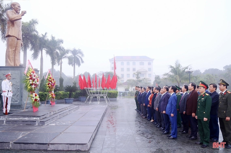 Lãnh đạo Hà Tĩnh dâng hương tưởng nhớ Chủ tịch Hồ Chí Minh Lãnh đạo Hà Tĩnh dâng hương tưởng nhớ Chủ tịch Hồ Chí Minh