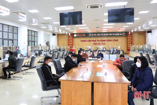 Ngăn ngừa dịch COVID-19 xâm nhập các trung tâm hành chính công ở Hà Tĩnh Ngăn ngừa dịch COVID-19 xâm nhập các trung tâm hành chính công ở Hà Tĩnh