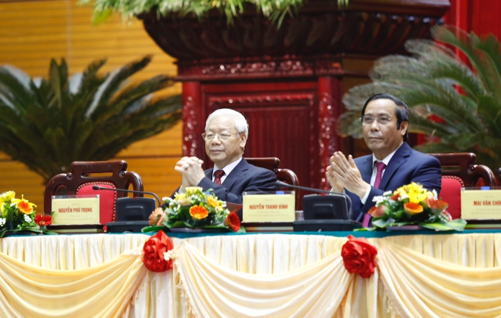  Kiên quyết chống tham nhũng trong công tác cán bộ 