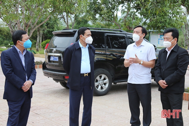 Hà Tĩnh chung sức, đồng lòng thi đua thực hiện thắng lợi “mục tiêu kép”