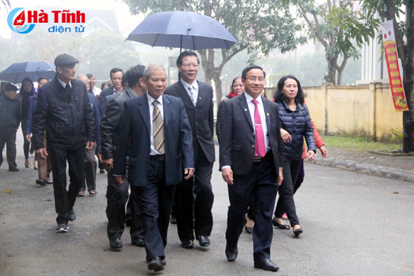  Lãnh đạo tỉnh cùng đông đảo nhân dân Hà Tĩnh chào cờ đầu Xuân mới 