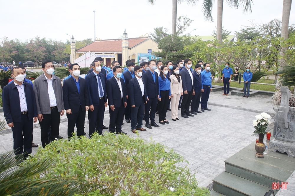 Sinh hoạt chính trị tưởng niệm 90 năm ngày hy sinh của anh hùng liệt sỹ Lý Tự Trọng