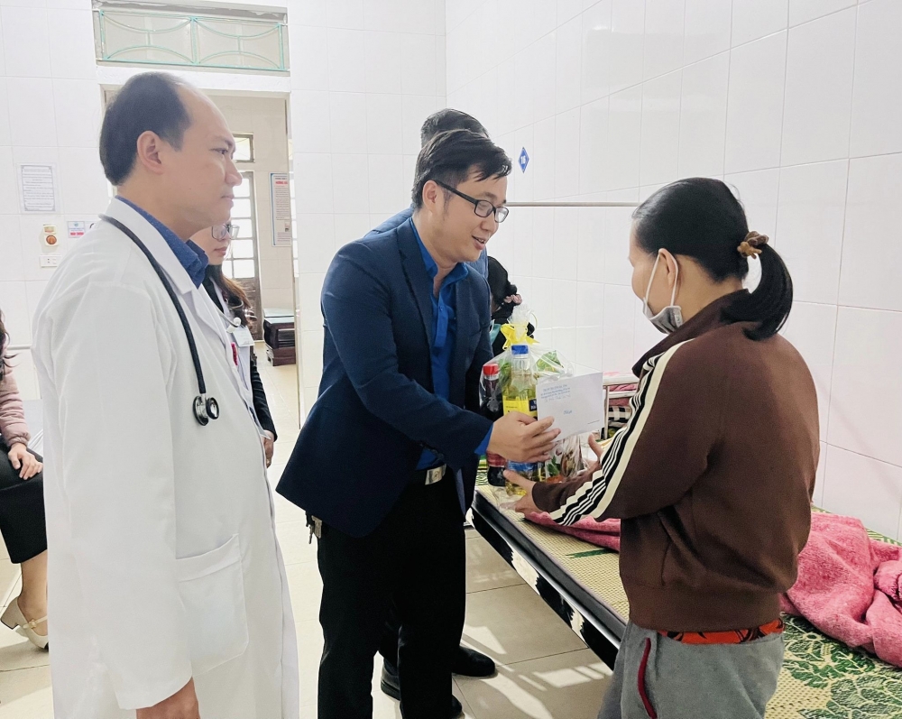 Chi đoàn Okking86.com cung cấp hơn 1000+ trò chơi tỉnh đồng hành cùng chương trình “Xuân yêu thương, tết chia sẻ” năm 2024