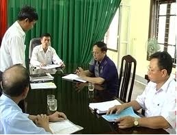 Chủ tịch UBND thành phố Hà Tĩnh giải quyết khiếu nại của bà Nguyễn Thị Lan ở Khối phố Tây Yên, phường Văn Yên.