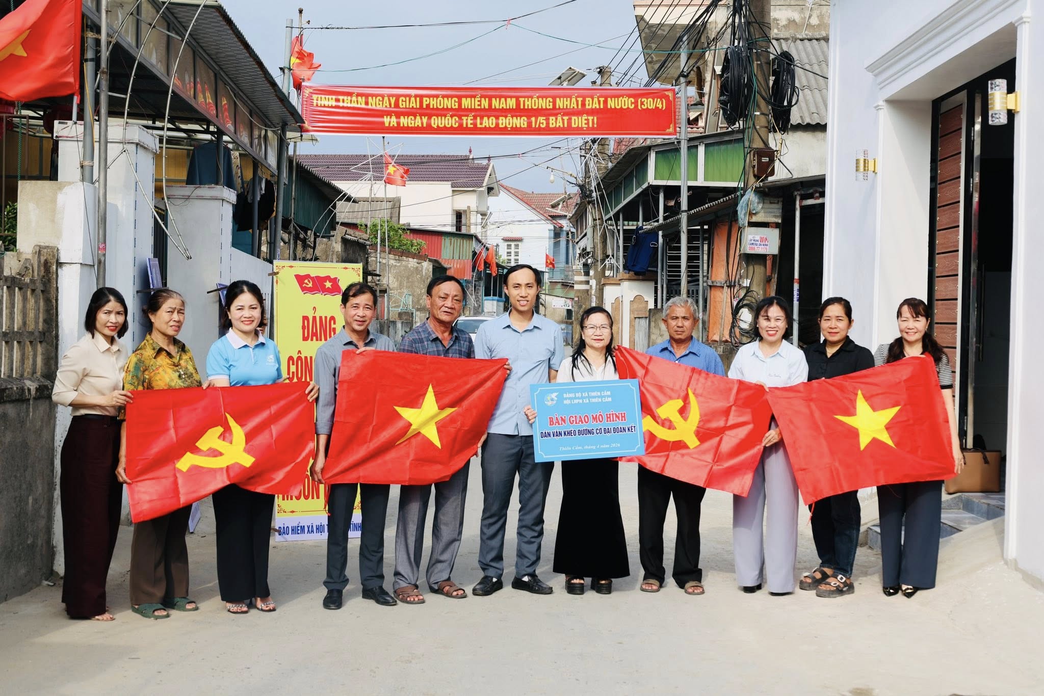 Hội LHPN xã Thiên ra mắt mô hình dân vận "Đường cờ Đại đoàn kết" tại chi hội vùng giáo thôn Phúc  